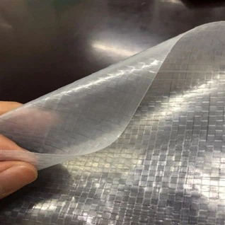 Serre à film plastique tissé